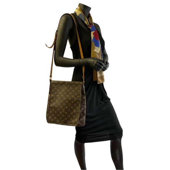 Louis Vuitton Vintage Salsa Musette GM - Picture 9 of 12